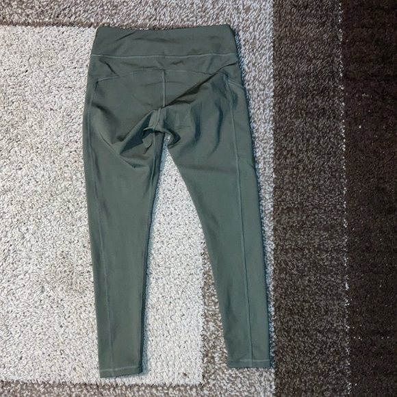 Puma Green Capris for Effortless Style - Picture 6 of 11